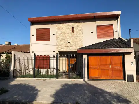 CASA VENTA VILLA LUZURIAGA 5 AMBIENTES