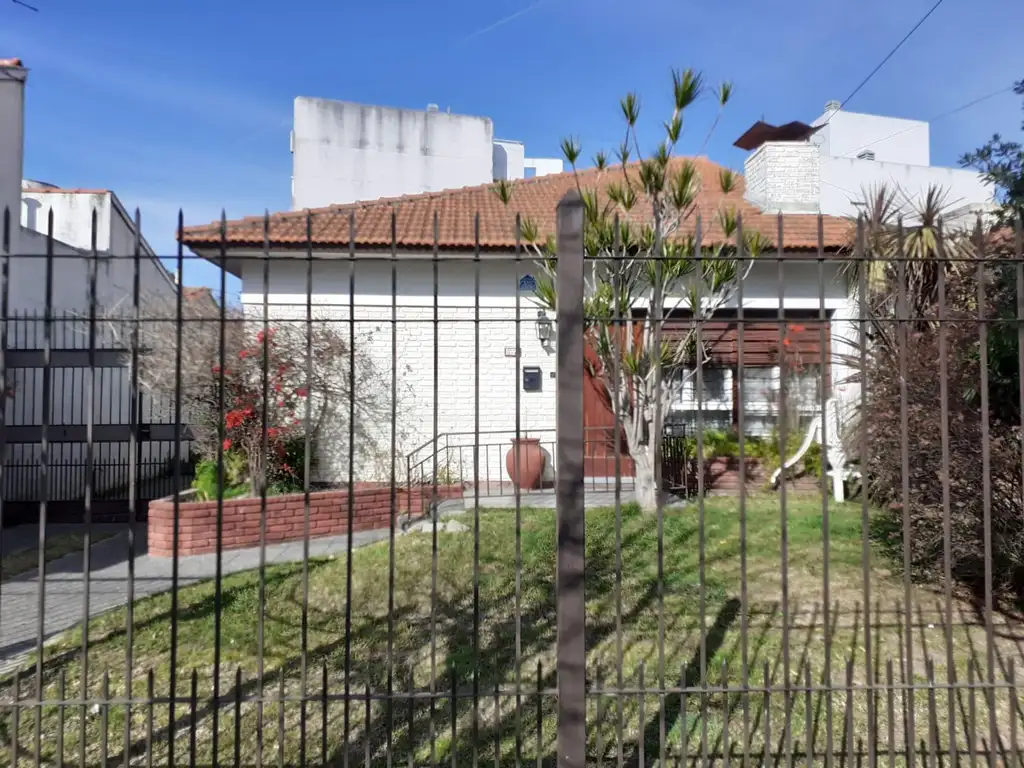 Casa  en Venta en Bernal Este, Bernal, Quilmes