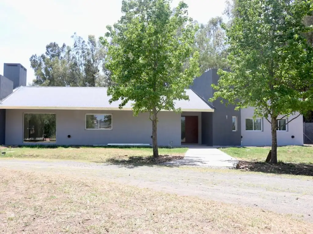 VENTA DE CASA EN BARRIO CERRADO EN CARMEN DE ARECO