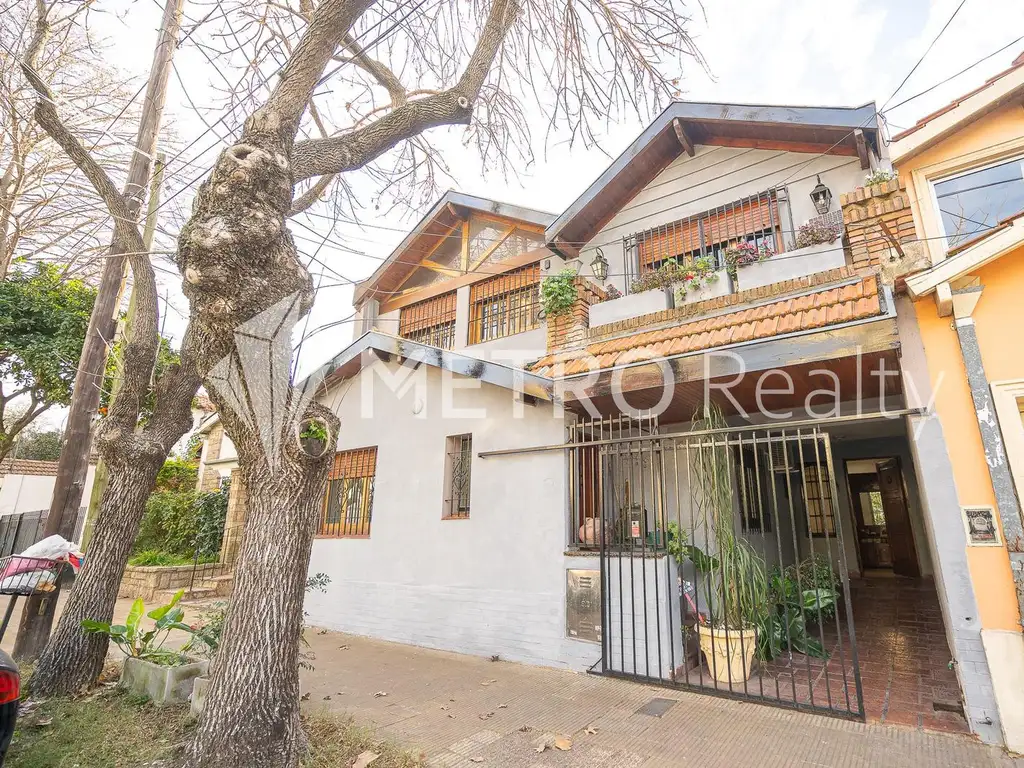 Casa en  venta 5 ambientes La Lucila Vías