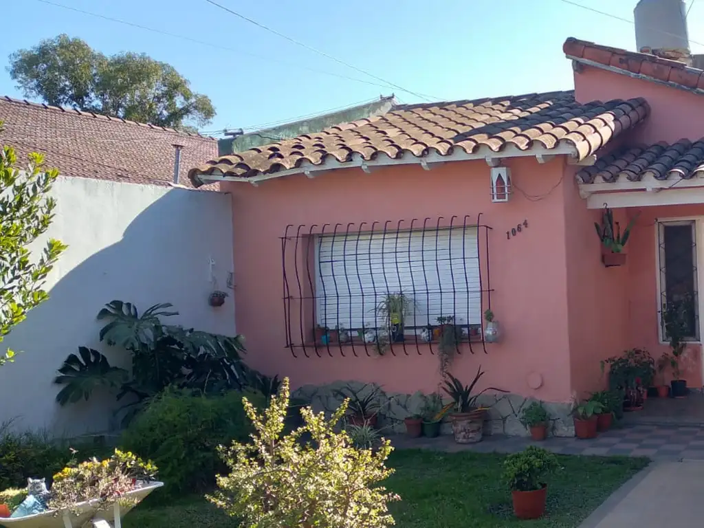 Casa en guillón con departamento interno se vende a 2 cuadras de Plaza Vea