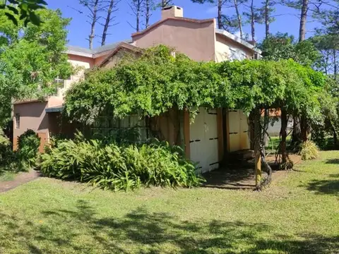 CASA A LA VENTA EN BARRIO COUNTRY, LA PALOMA ROCHA