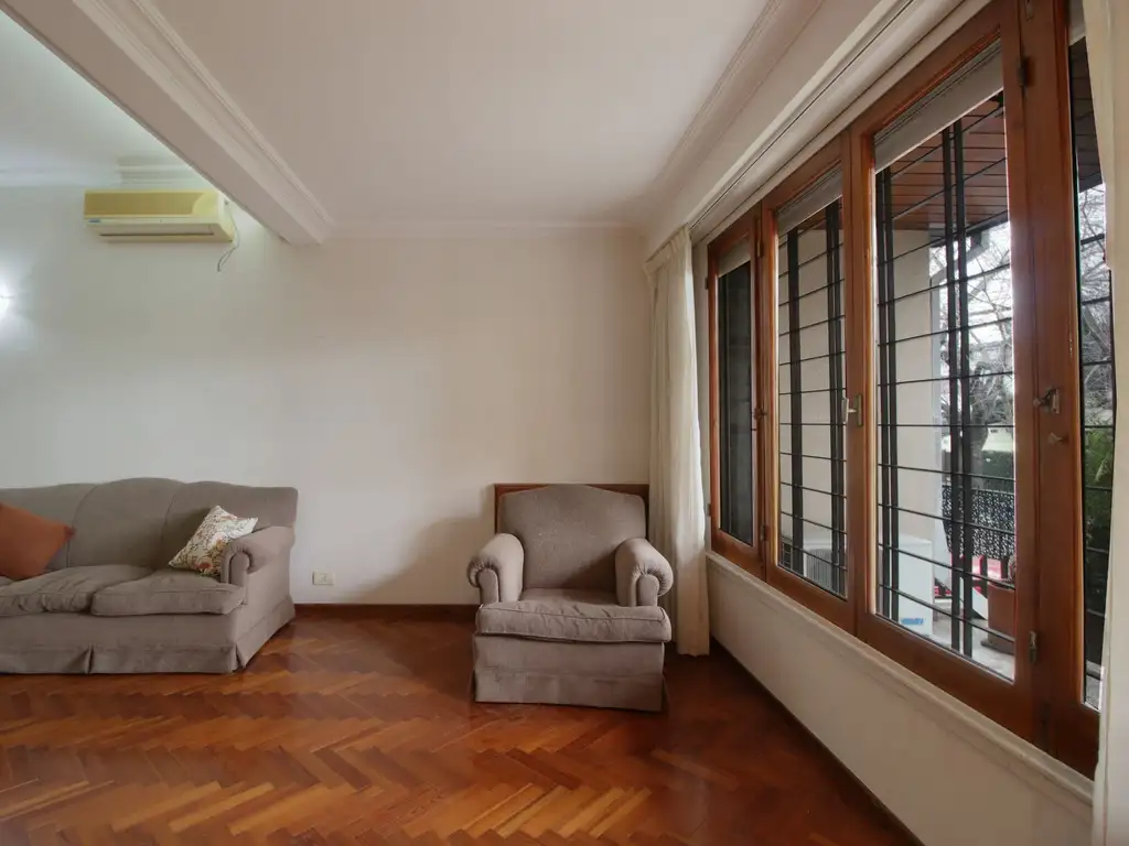 Casa en venta 6 amb. con jardín y pileta en Olivos