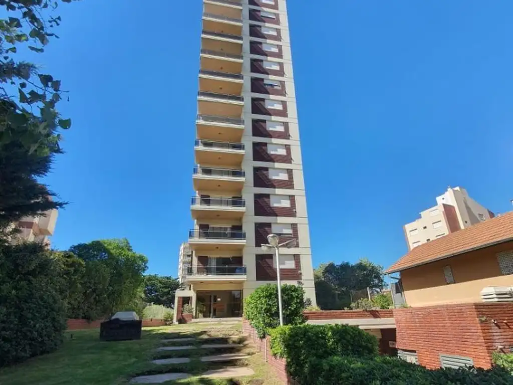 Departamento de 3 amb c/cochera - Zona Norte - Villa Gesell