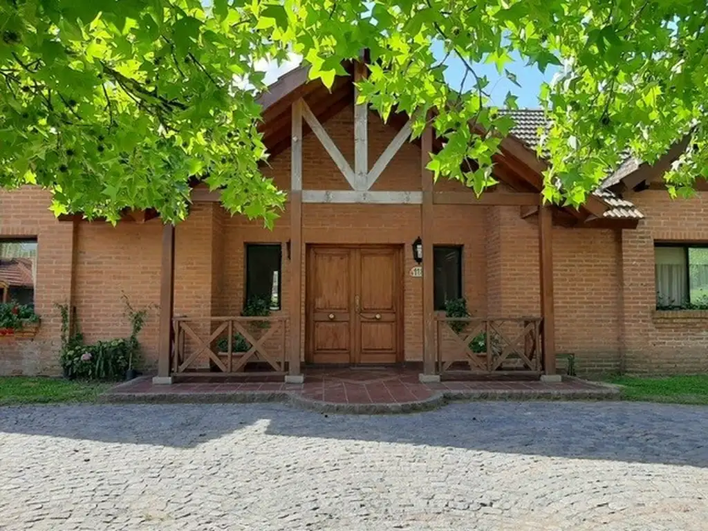 Casa Chalet  en Venta en Los Eucaliptus, Pilar, G.B.A. Zona Norte