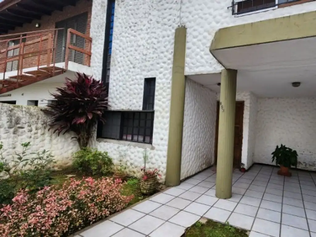 Venta casa 3 dormitorios cochera La Florida río