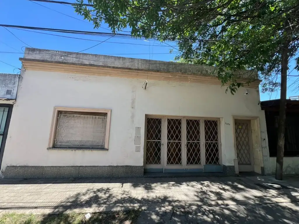 Venta casa de 2 dormitorios con cochera