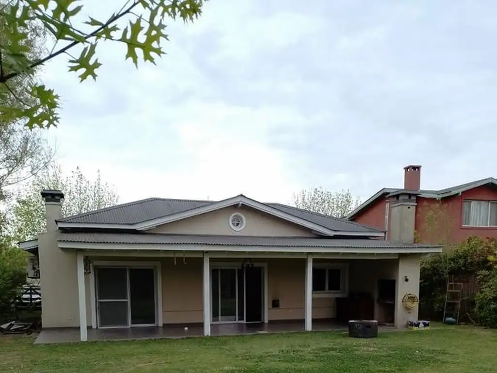 Casa  de 4 hab. en Barrio cerrado S.I. Labrador sobre 1000 mt Benavidez