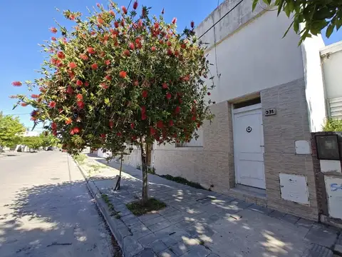 Casa en Venta en Azul, Buenos Aires, con amplio patio y excelente ubicación