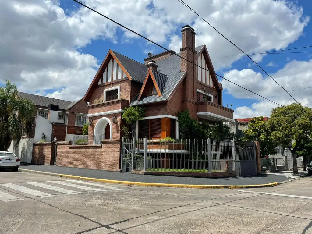 CHALET A LA VENTA EN BARRIO NAON