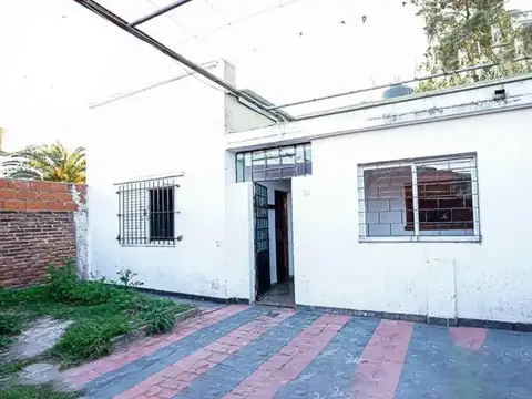 Casa en venta - 2 dormitorios 1 baño - 261mts2 - Berisso