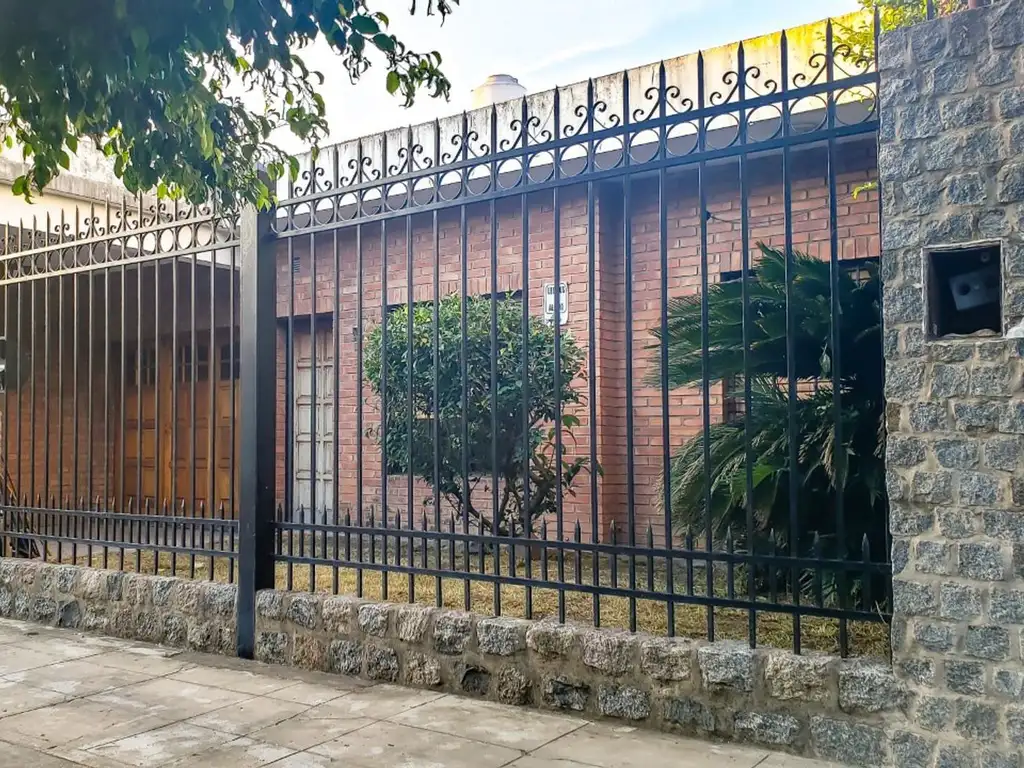 Chalet en San Martín, reciclado, 300mts totales.