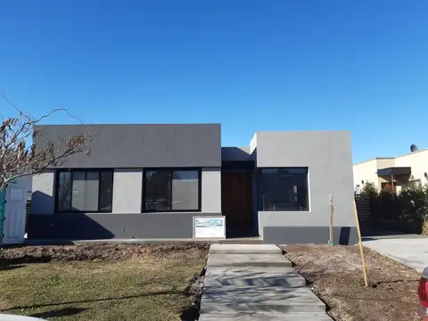 Casa con pileta en alquiler y venta, Pilar del este. - Foto 0