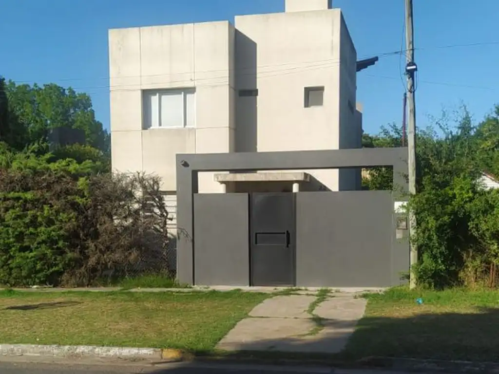 Venta casa de 2 DORMITORIOS en City Bell, La Plata