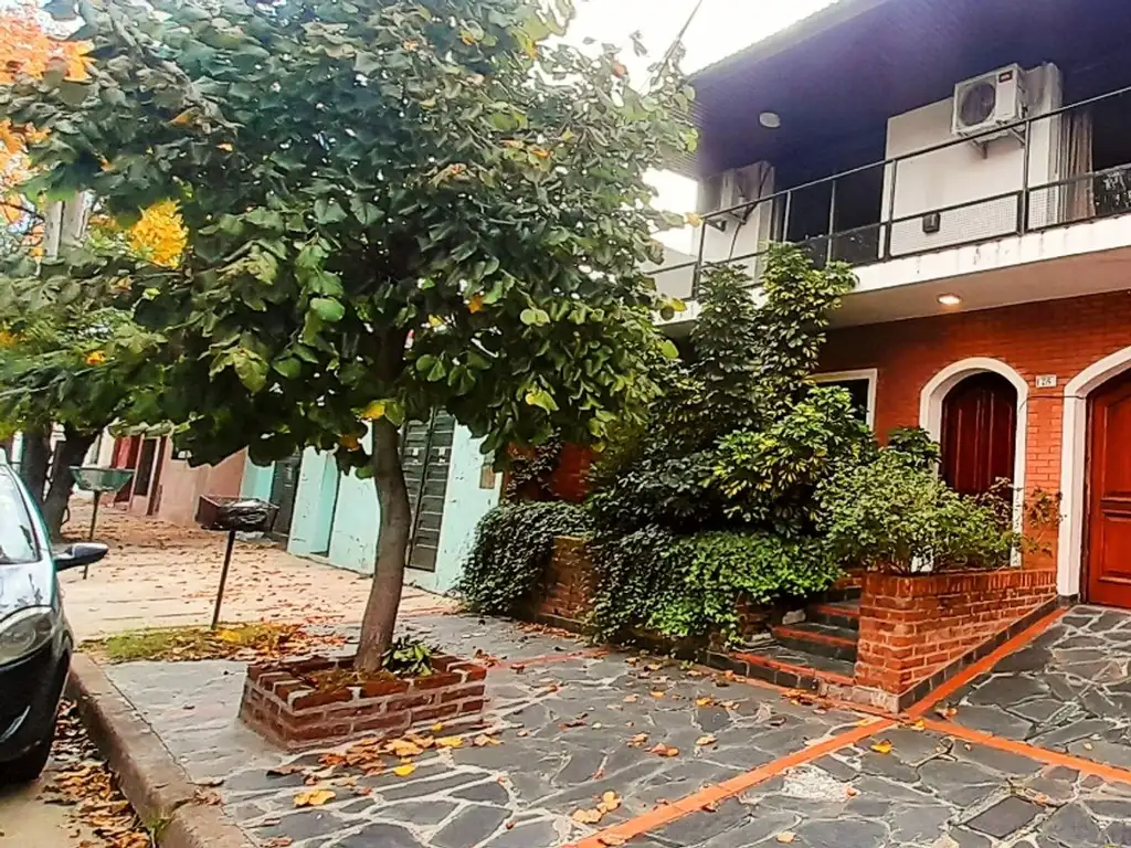 VENTA CASA 5 AMB VALENTIN ALSINA  JARDIN  GARAGE