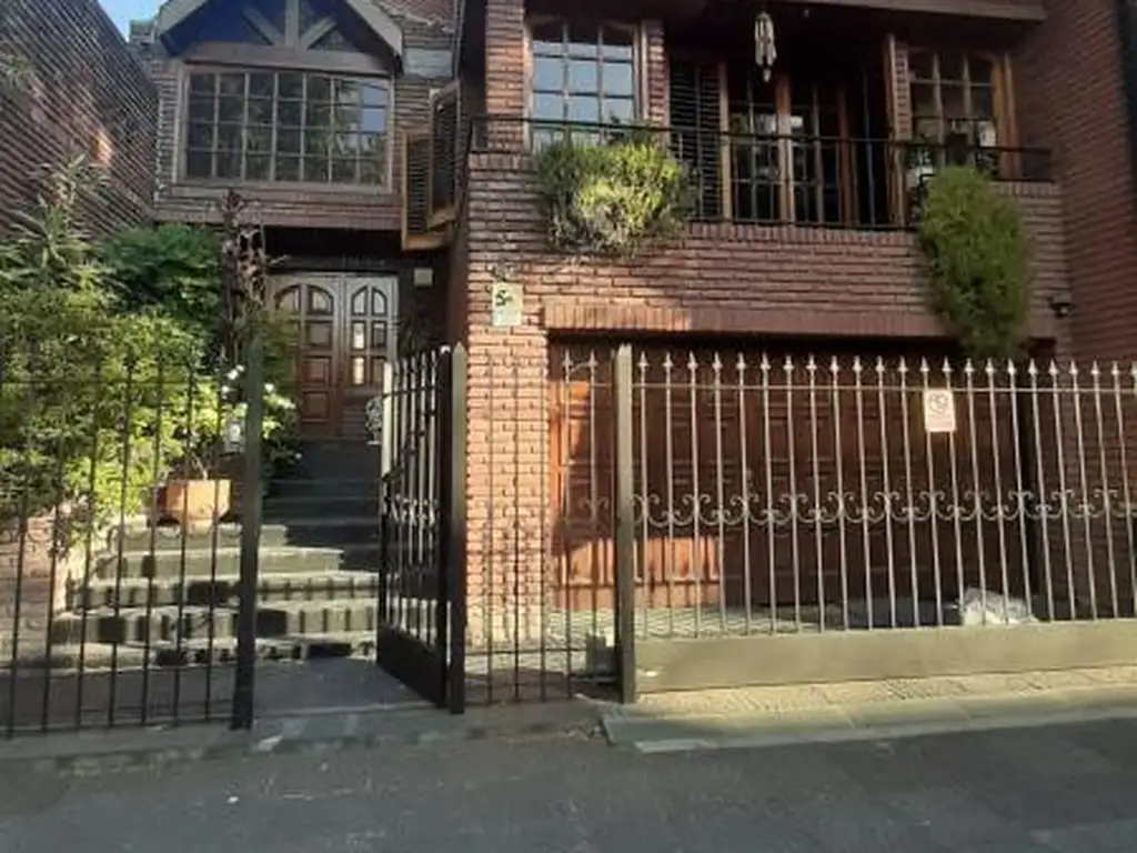 Casa en venta - 3 Dormitorios 5 Baños 1 Cochera - 335Mts2 - Villa Urquiza