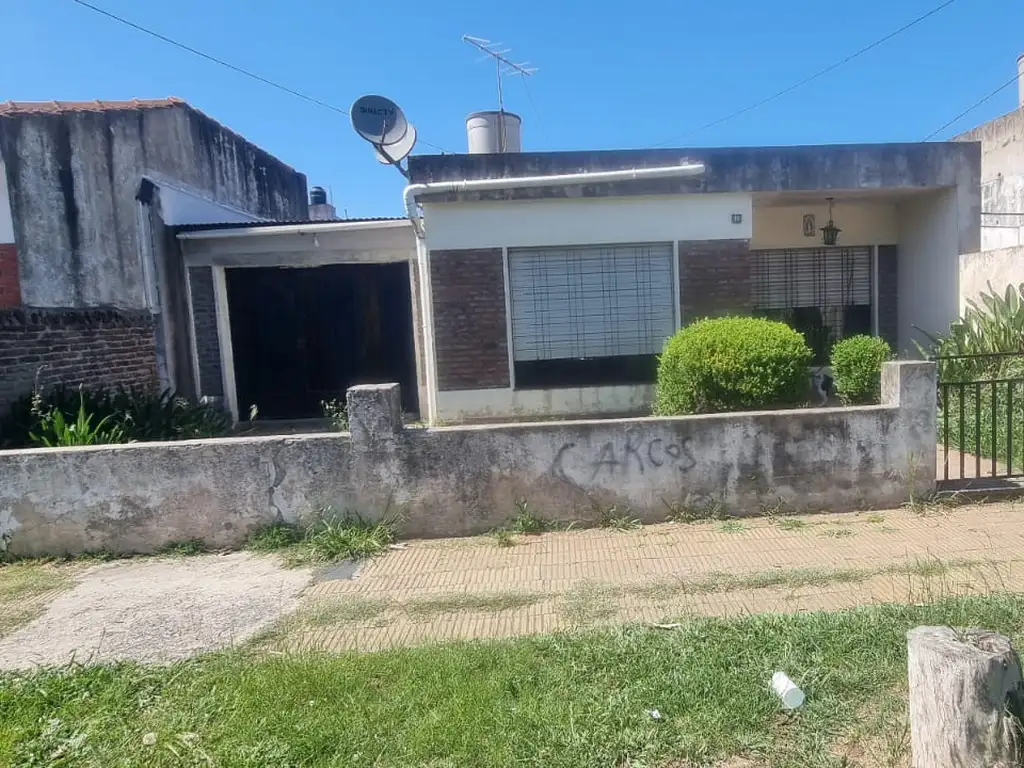 EN VENTA EN PALOMAR CASA SOBRE LOTE PROPIO DE 3 AMBIENTES A REMODELAR - FICHA 10133