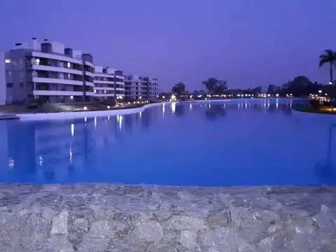 Lagoon Pilar - Sólida Casa! Estilo Racionalista  de 4 amb con gran parque  