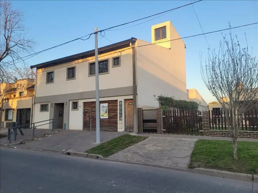 Casa en venta - 3 Dormitorios 2 Baños - Oficinas - Cochera - 416Mts2 - Saladillo