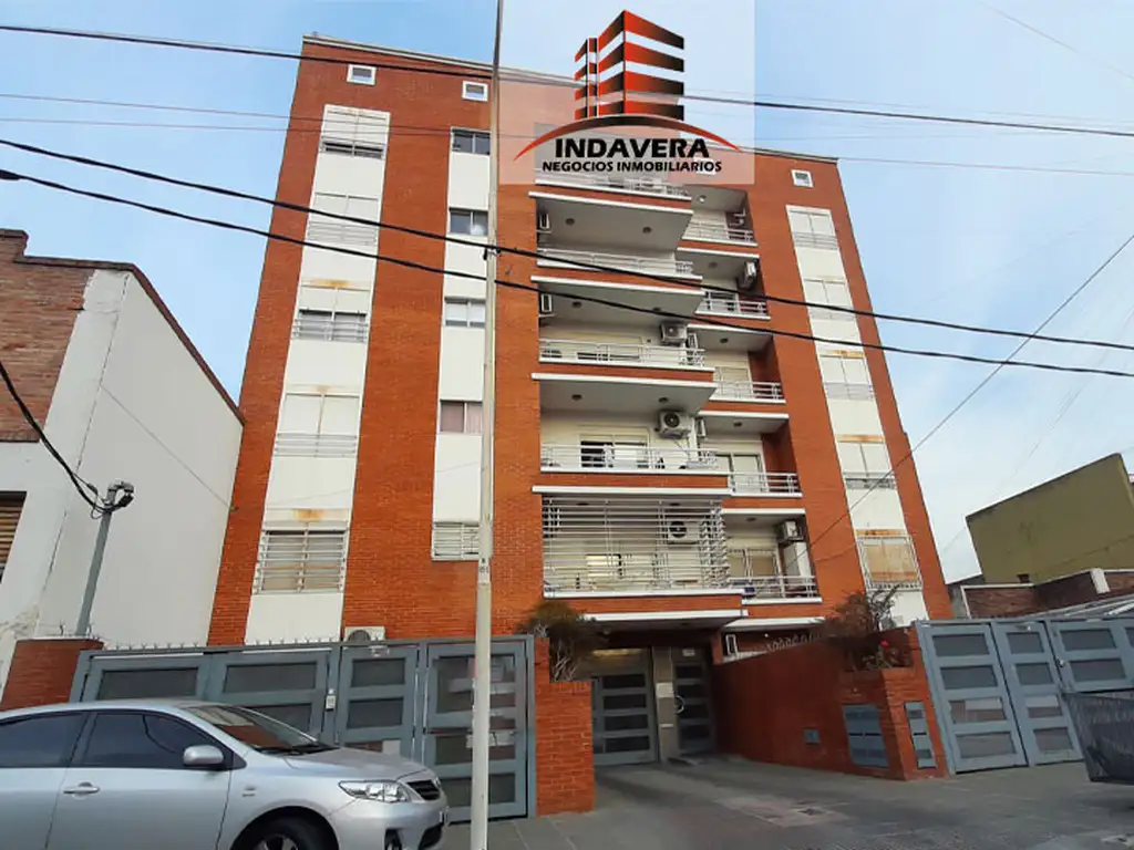 OPORTUNIDAD - Hermoso Depto de 2 Amb. 49 m2 con Balcón y Cochera. V. Luzuriaga (Ramos Mejía)