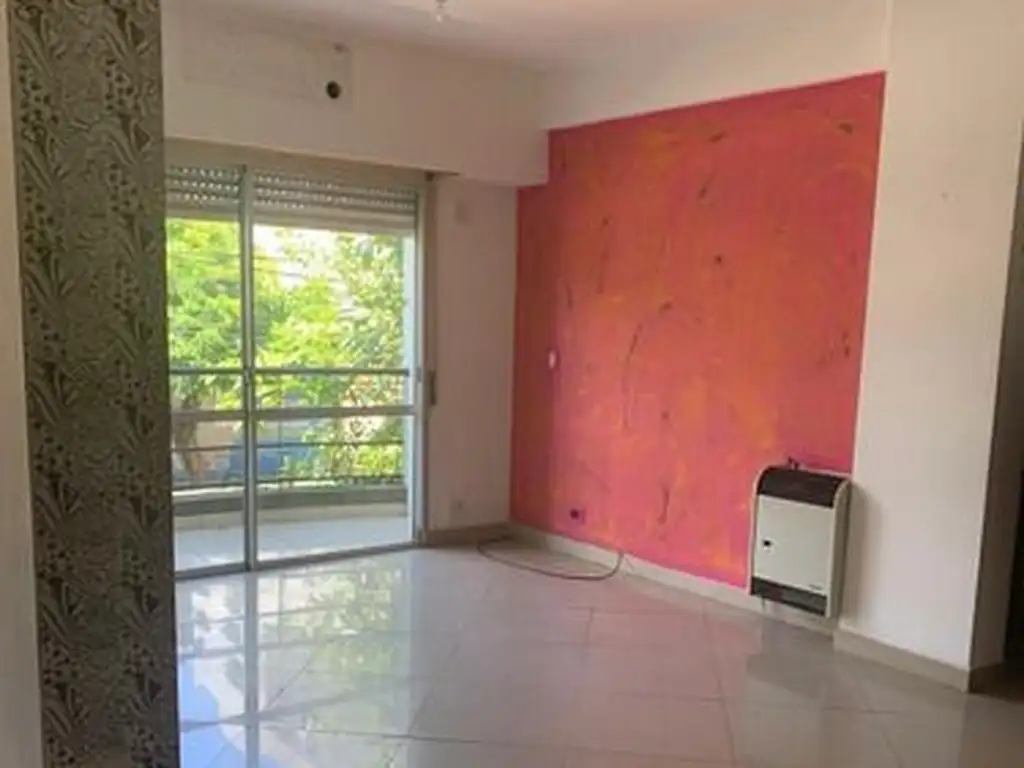 Venta De Departamento De Tres Ambientes En Caseros Centro