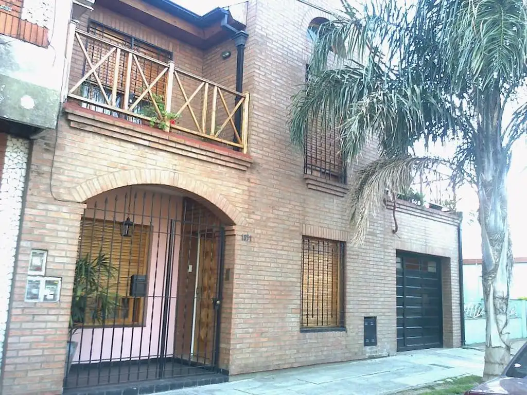 EXCELENTE CASA EN 2 PLANTAS, HAEDO NORTE!