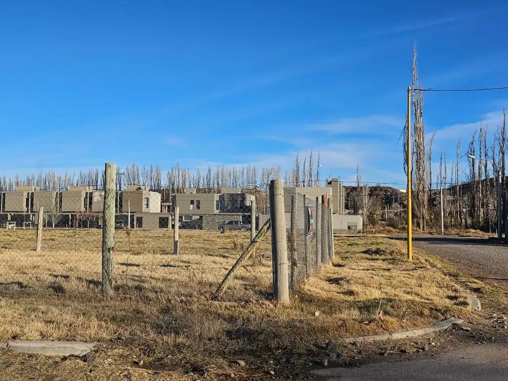 Terreno en esquina VALOR OPORTUNIDAD- Centenario