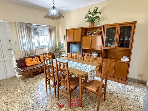 CHALET 4 AMBIENTES + DEPTO 2 AMBIENTES. CONSTITUCION.