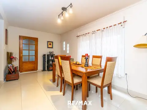 VENTA CASA CON QUINCHO Y PILETA CENTRO PUNTA ALTA