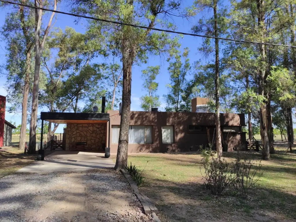 Hermosa Casa con pileta en barrio privado Campo timbo, Oliveros.