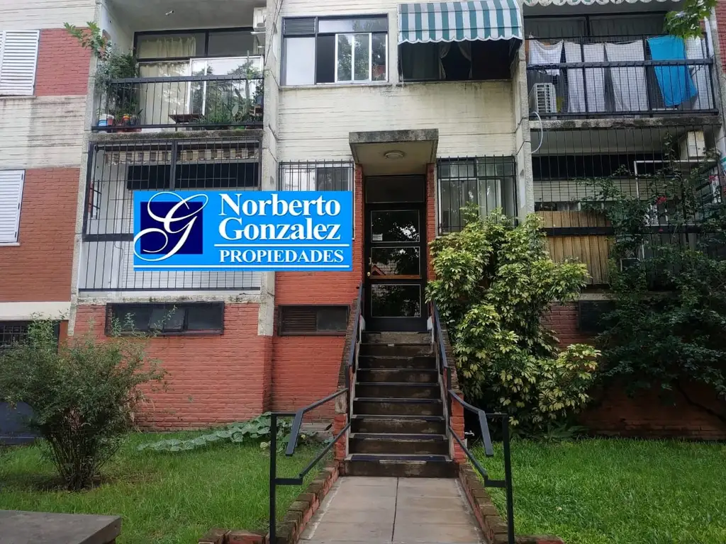 EN VENTA DEPARTAMENTO DE 3 AMBIENTES EN CIUDAD JARDIN CON BALCON CORRIDO EN 3ER PISO - FICHA 8485