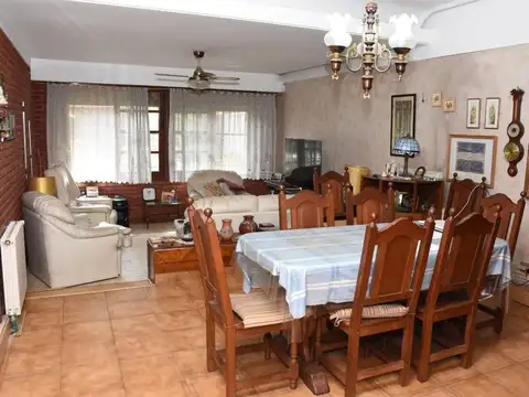 Chalet + Depto de 2 ambientes • Venta • TOMA PERMUTA