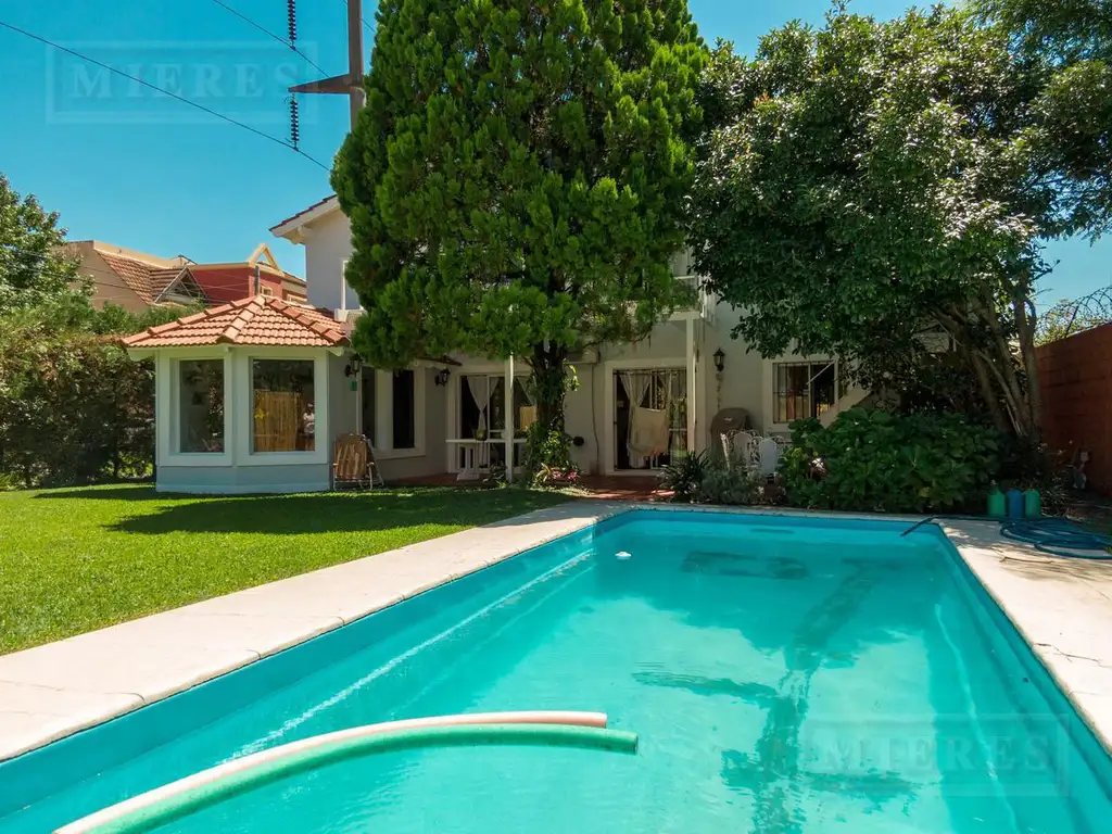 Casa en venta en el barrio Tigre Chico con cuatro dormitorios, jardín y pileta