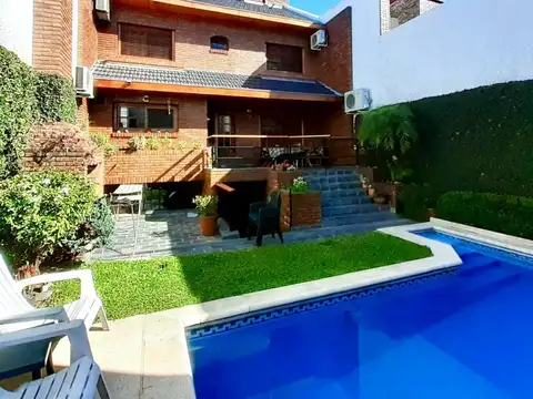 IMPECABLE CASA 6 AMB , PARQUE, PISCINA, PARRILLA, PLAYROOM