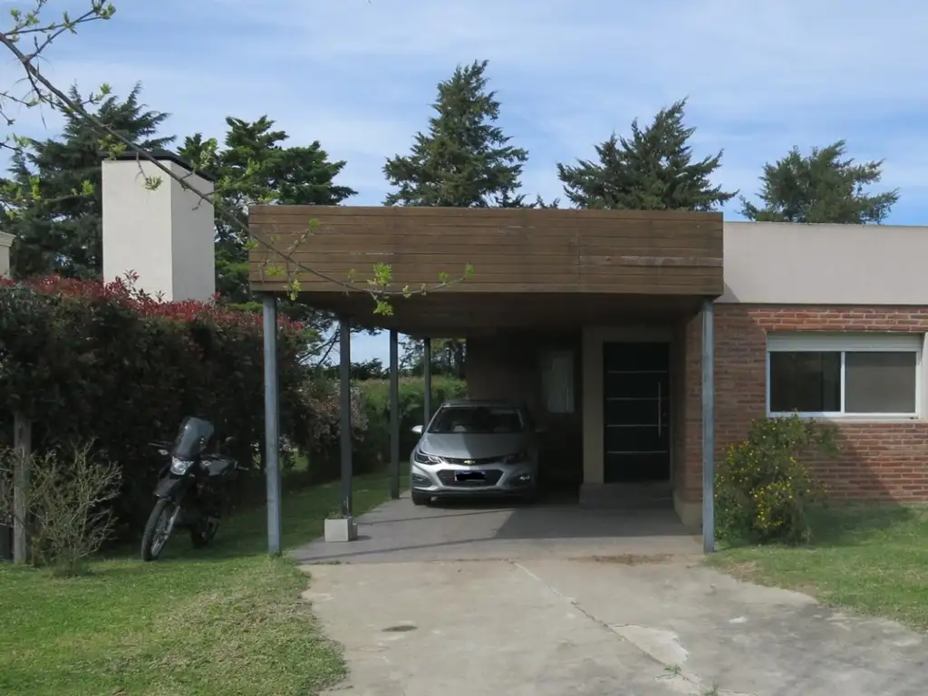 Casa de 3 dormitorios en barrio privado (Campos de Esther)