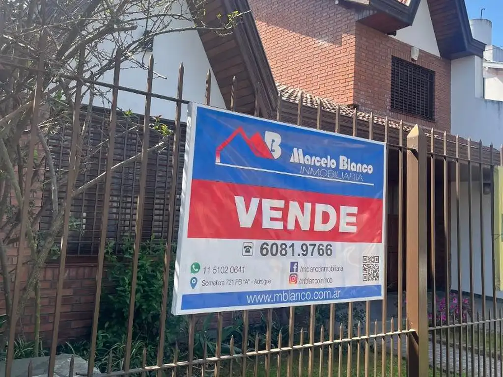 JOSE MARMOL oportunidad venta chalet 4 dorm jardin piscina