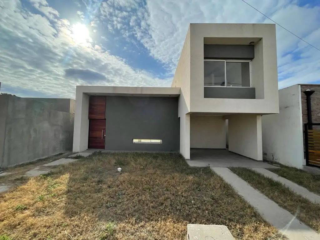 Casa en venta en Tierra de Sueños 3, Roldán. 2 dormitorios c/ excelente calidad constructiva.