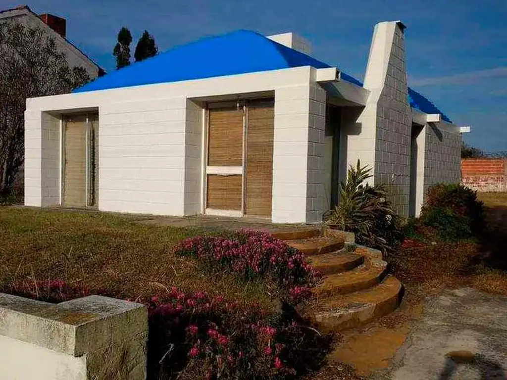 Casa en venta - 2 dormitorios 1 baño - 90mts2 - Las Toninas