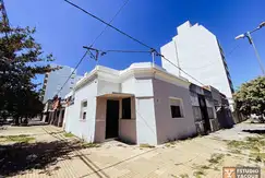 Casa en venta - 2 dormitorios 1 baño - 58mts2 - La Plata [FINANCIADA]