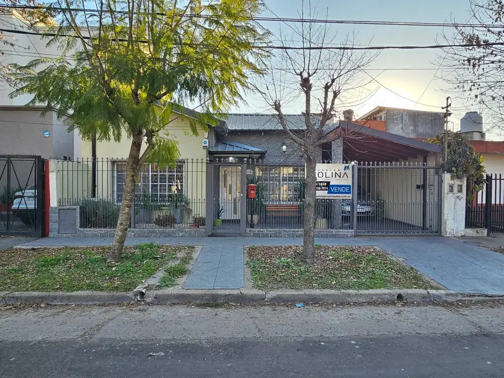 Casa de 3 ambientes en Venta en Castelar Sur - Impecable