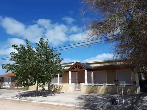 Casa en venta - 3 dormitorios y 3 baños - 200mts2 - Claromeco