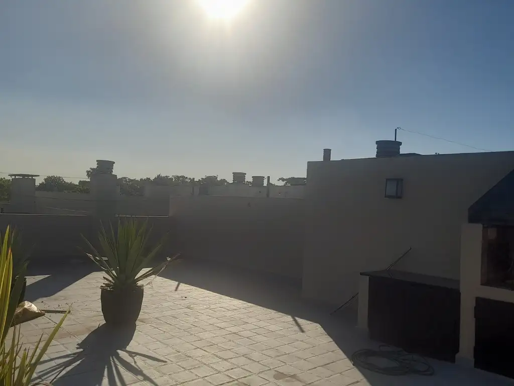 Muy buen Departamento de 3 ambientes con terraza en el Complejo Sucre