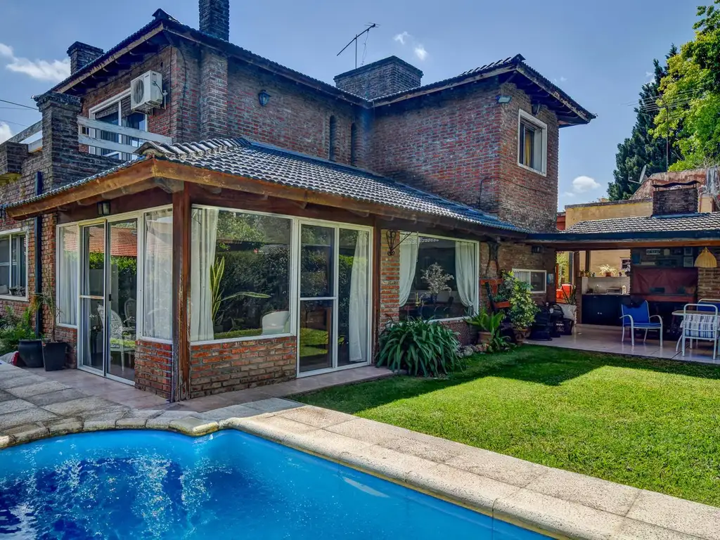 Venta Casa 4 dormitorios 35 años, 2 cocheras, 160m2, Country Club