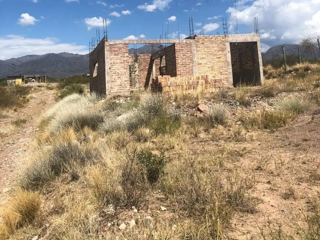 VENDO TERRENO CON CONSTRUCCIÓN EN OBRA GRUESA Y QUINCHO