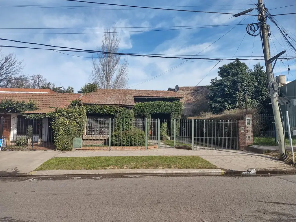 Venta hermosa casa a pocos metros de Ruta 8 en Pilar