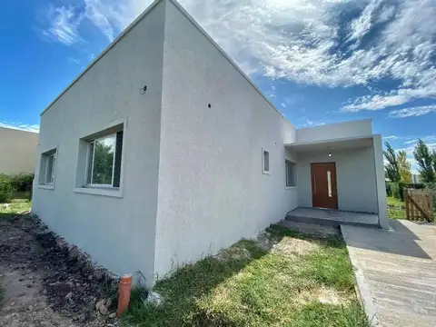 Oportunidad !! Casa Barrio Santa Guadalupe, Pilar del este. - Foto 0