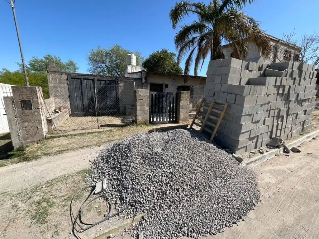 TERRENO EN LA CALERA CON MEJORAS