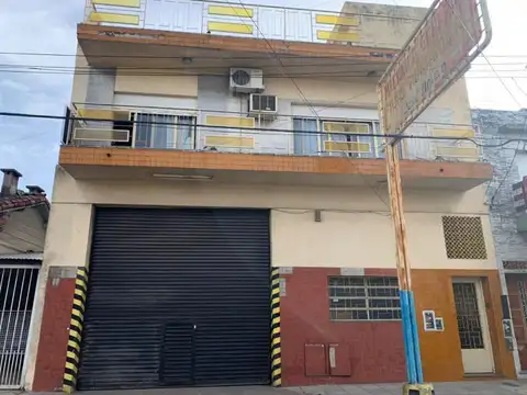 Venta galpón 200 M2 + Departamento 4 AMBIENTES en Ramos Mejía, La Matanza