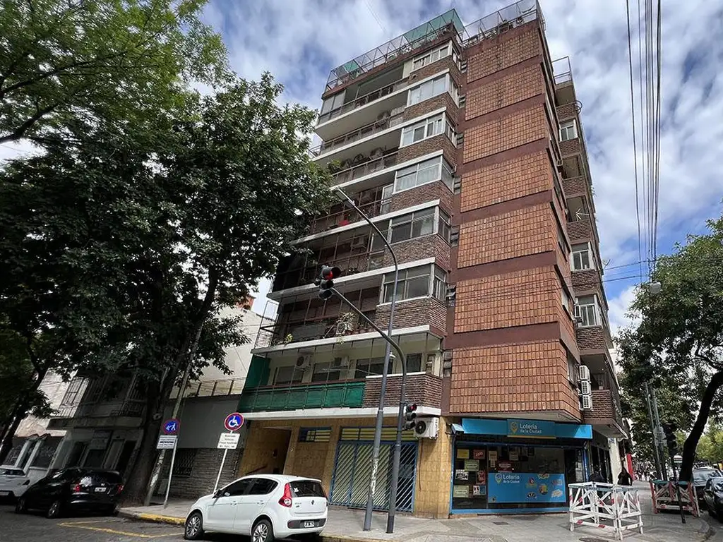 En Venta Departamento de 3 ambientes al frente con Balcon