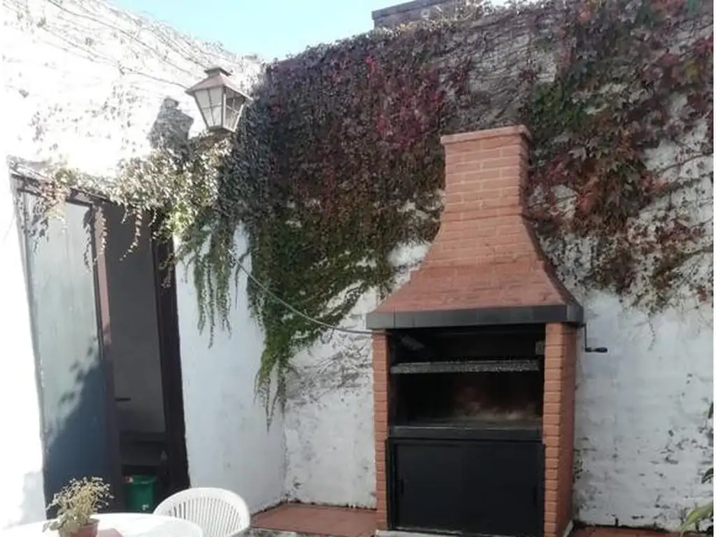 CASA LOTE PROPIO, 5 AMB CON PATIO, GGE, TERRAZA, A 1 CUADRA DE PARANÁ Y 8 CUADRAS DE AV STA FE